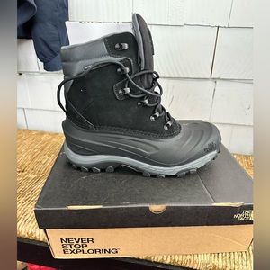Northface Men’s Chillcat IV boots.